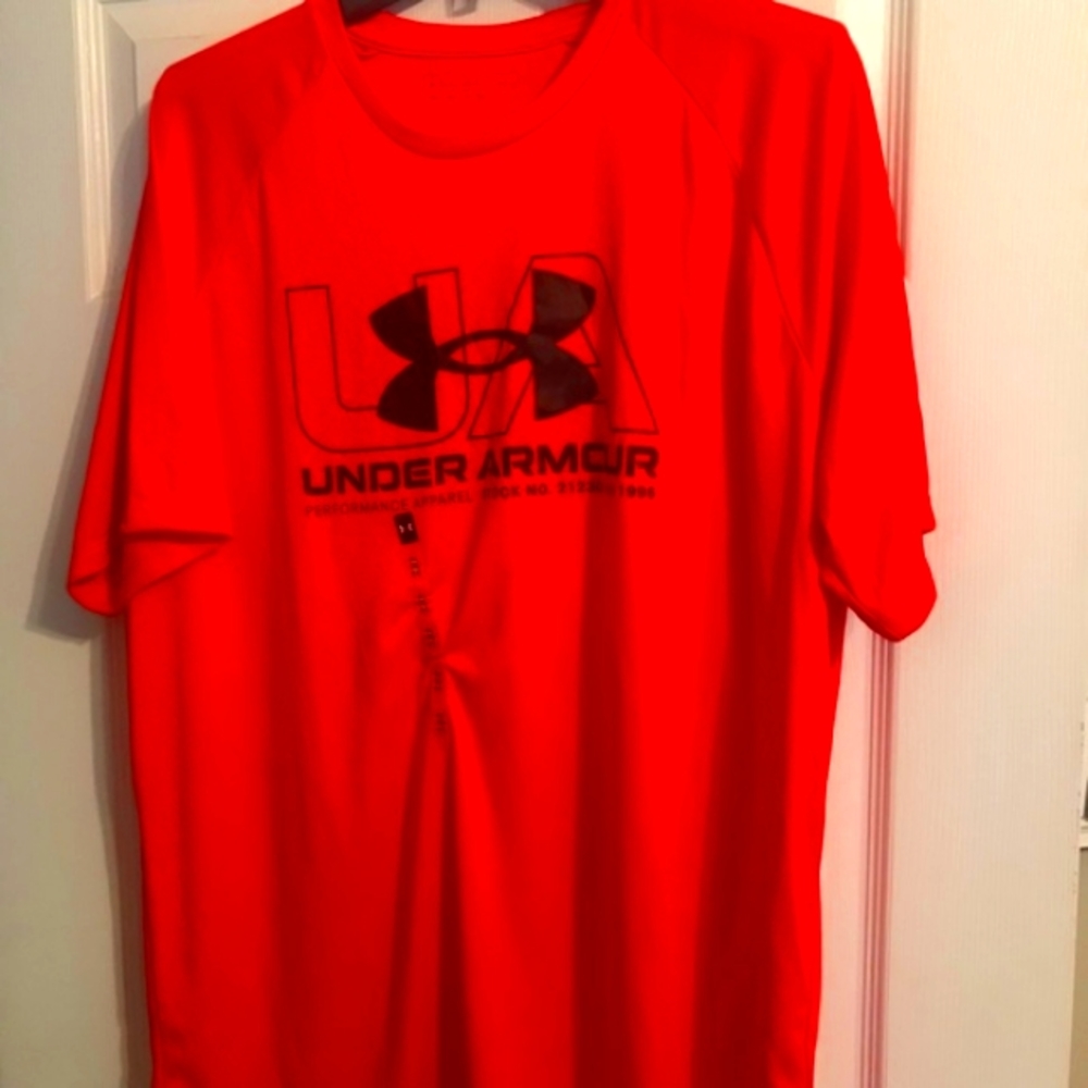 New under armor red and black stort sleeve shirt new